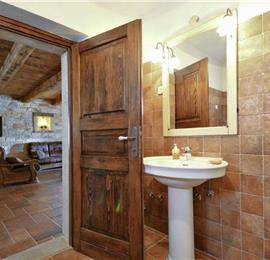 4 bedroom villa with pool near Svetvinčenat, Istria, sleeps 10